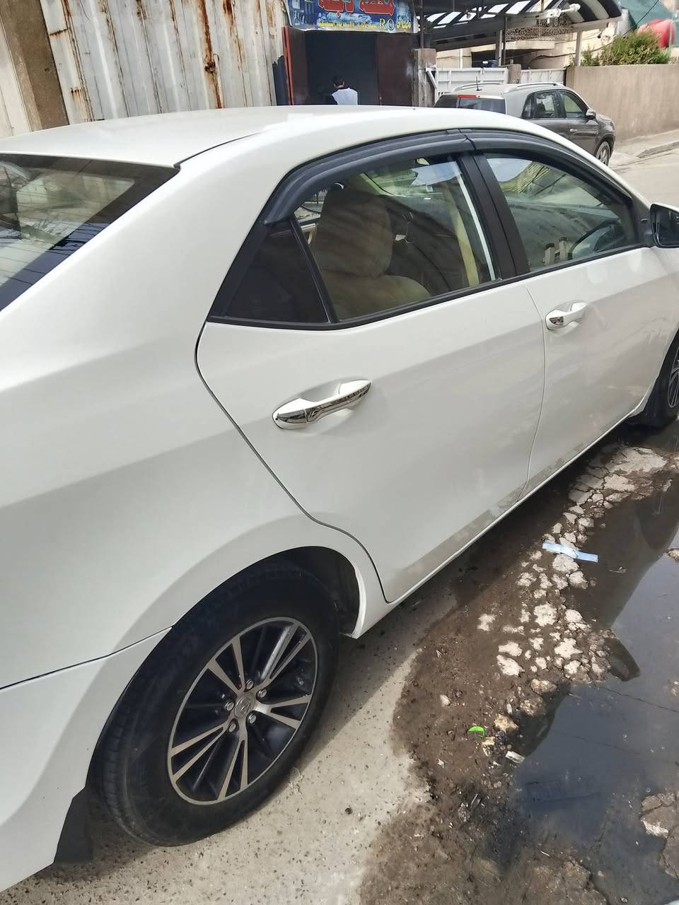 سلام عليكم  كورلا خليجي 19 ماشية 95 رقم جديد بسمنة سيارة تخم تاير جديد سيارة جديدة باقي تفاصيل سونار يمكم رقم تلفون ***********
