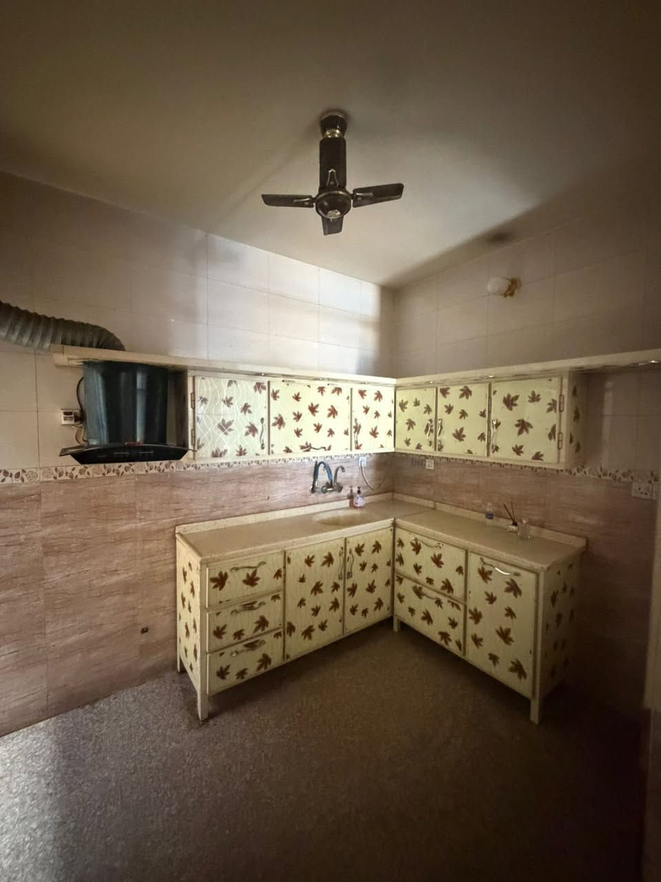 مشتمل للاجار الشعب حي اور خلف لحوم ابو سجاد قرب
سنتر حي اور استقبال وخدمات ومطبخ وغرفتين نوم 

مدخلين البيت السعر قفل ٥٥٠ 

معروض بمكتب الكناني ***********
