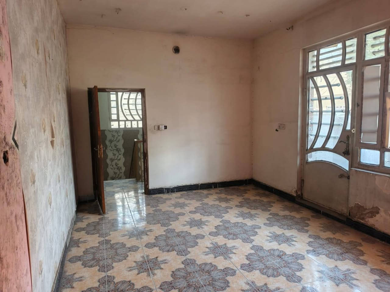 للبيع بيت 🏡 #زراعي_سند٢٥ مساحته #١٠٠م ركن واجهه ١٤ في #الشرطه_الخامسة يحتوي على #غرفتين_نوم 😴 وصاله وحولي ومطبخ وخدمات البيت نظيف #بناء_طابوك للإستفسار اتصال 🤙 على الرقم 
***********
#الجميع
