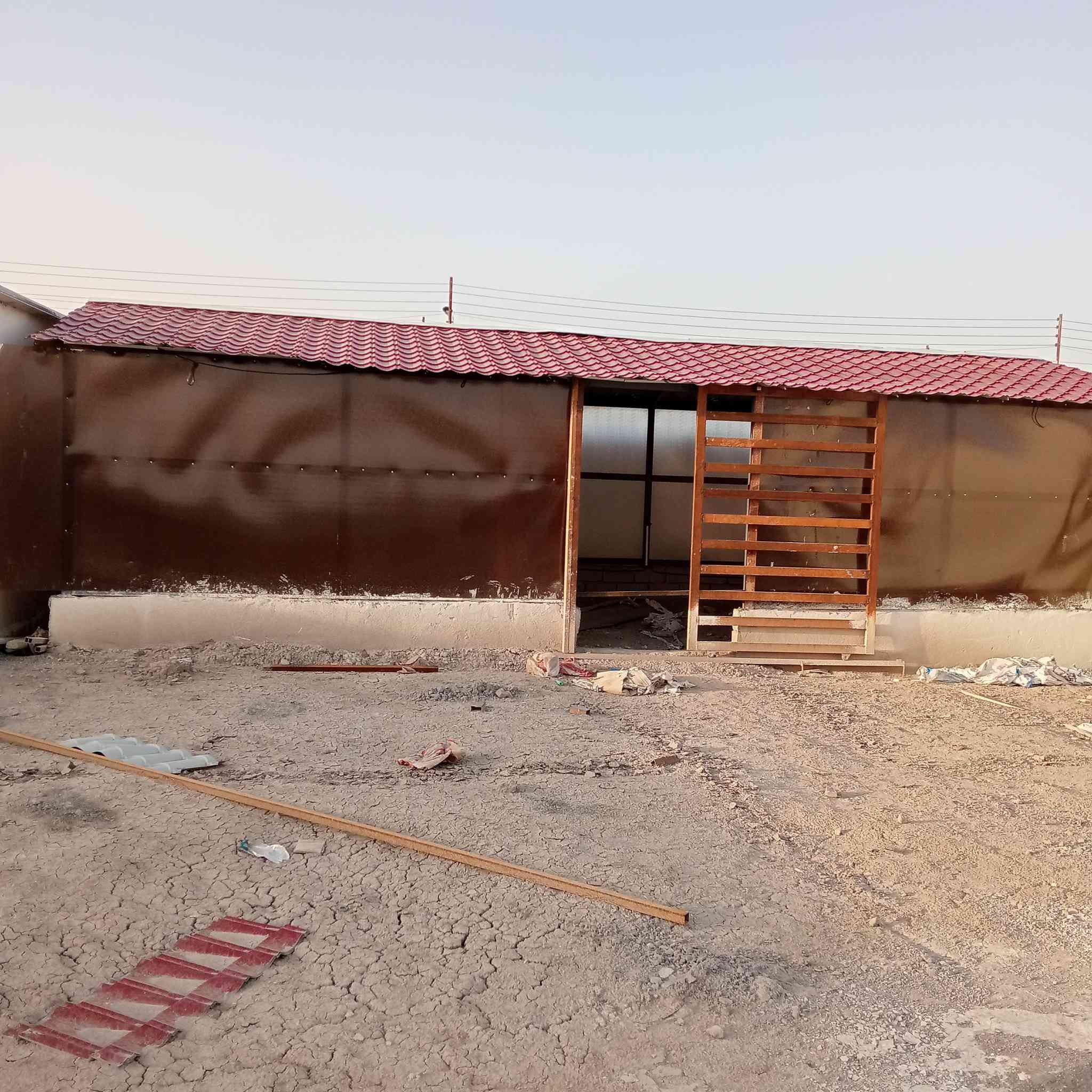 السلام عليكم اخوان مزرعه للبيع المساحه 400 البناءبلوك غرفه ومطبخ وقاعه وصحيات خارجيه خدمات كامله منطقة البوعظم الاستفسار على الرقم *********** او واتساب
