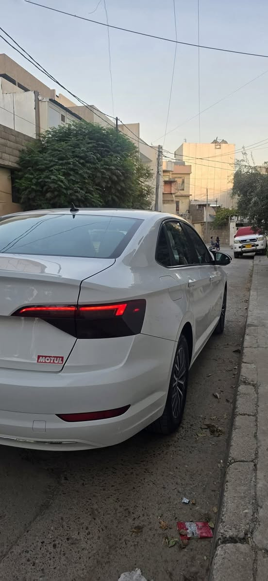 السيارة مكفولة من كل شيء

بجم كبس، 
فقط باب خلف السكن صبغ بدون دواخل و اسفل الصندوق مكان رقم، مع دعامية خلفية...
ربع جامرلغ خلفي تقريبا شبر بارد 

ماشي 71الف مايل..

رقم جديد هزة جديد بس السنوية بعد شهرين تسقط 

كاملة مكملة سيارة  بانزين شرط الدهن شرط وكالة موتل 
كل ايرباكات سليمة %١٠٠

سعر 158$بيها مجال 

مكان : صلاح الدين تكريت

***********

3VWC57BU8KM009291
