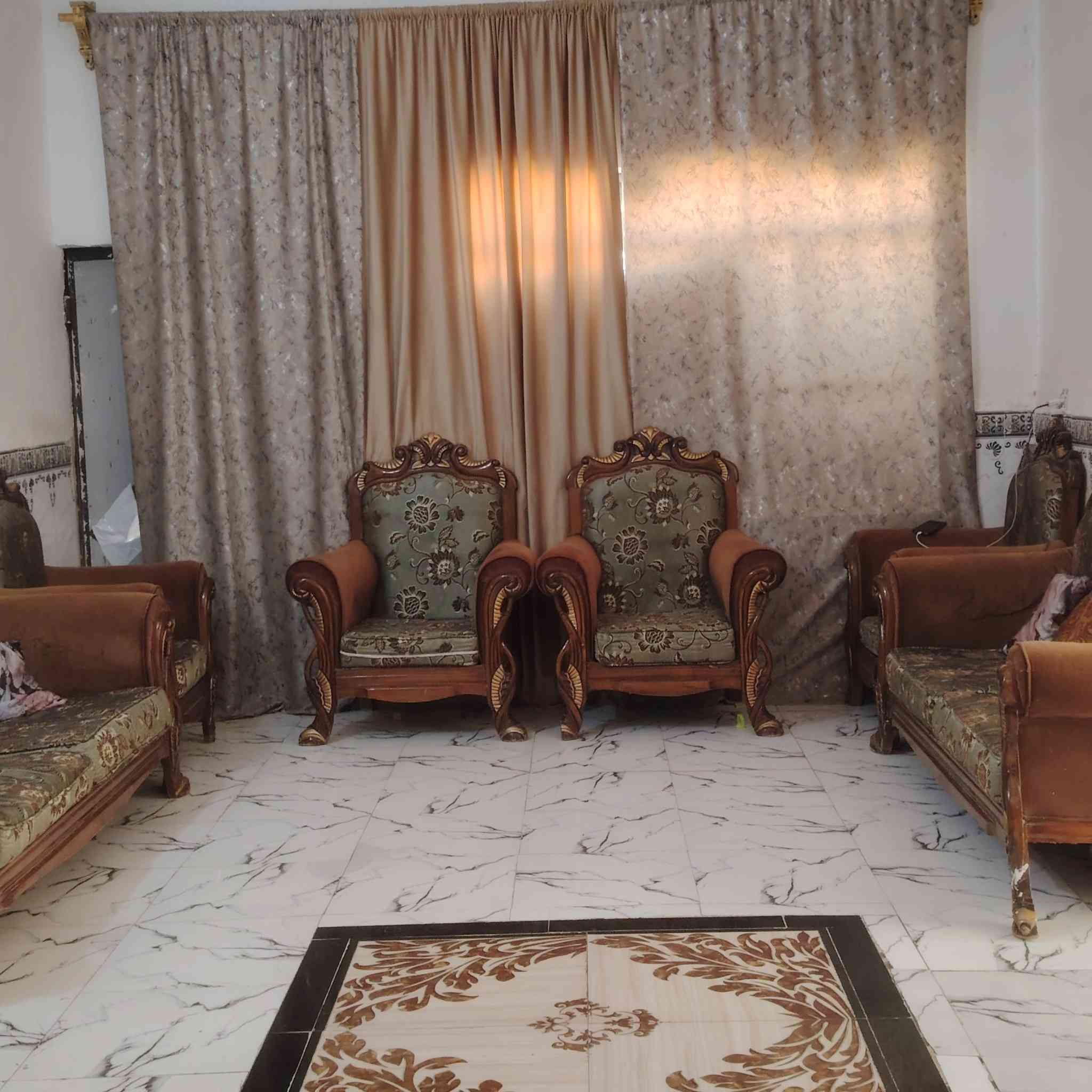 صنف العقار :بيت زراعي للبيع
المساحه :٢٠٠ م
موقع؛: ناصريه _سوق الشيوخ _حي العسكري_شارع الاطفاء_البرج العالي _ نهاية الطابو
المحتويات: غرفتين 5 *4، ديوانيه، مطبخ، صاله، حمامات، مناور ٢،ساحه

الخدمات : تبليط _مدارس_ مجاري _ماي _كهرباء بالباب

السعر : ٣٥ وبي مجاا بسيط

للتواصل والاستفسار :: علي دخيل //***********
