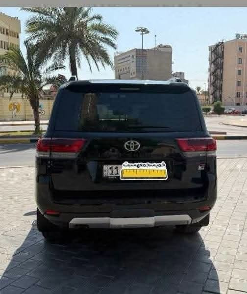 #اخت_الزيروووووو 🔥🔥
لاندكروز 2023 خليجي ( أعلى فئة باللاندكروز ) GR
* ﻿﻿ماشية 30 الف حقيقي  
* ﻿﻿ضمان شركة ساز (SAS) + مغلفة حماية كاملة PPF أصلي 
 مكفولة كفالة عامه من الصبغ والتبديل والحادث وكلشي 
فووول المواصفات السياره   1/1
• محرك 6 سلندر توين تيربو،
جير 10 سرعات.
• دبل (ثقيل/ خفيف)،
دفلوك أمامي وخلفي،
نظام الزحف،
• رادار أمامي،
الحفاظ على المسار،
كاميرات 360.
• شاشة كبيرة،
تبريد وتدفئة مقاعد،
ثلاجة، شحن لاسلكي، فتحة سقف.
كامل لمسات وجنوط GR Sport الأصلية.

مكان السياره بغداد 
للاستفسار ***********
