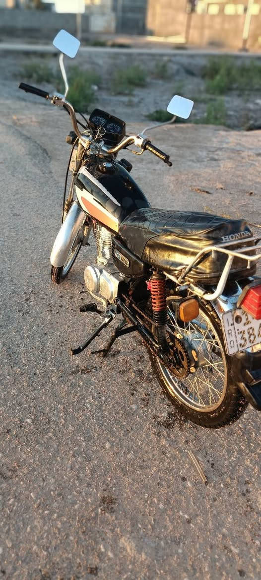 سلام عليكم شباب دراجه نامه شلامجه مديل 2013بس مرتبه دراجه نضيفه 
***********رقم ابو الدراجه
