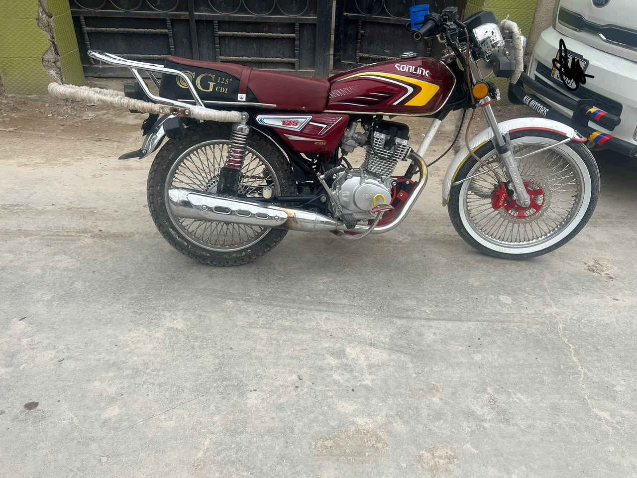 تايكر 24 شكل 25 دراجه كلشي ما ناقصه سعر 675 وبيه مجال مكاني بعقوبه ناحيت العباره ***********
