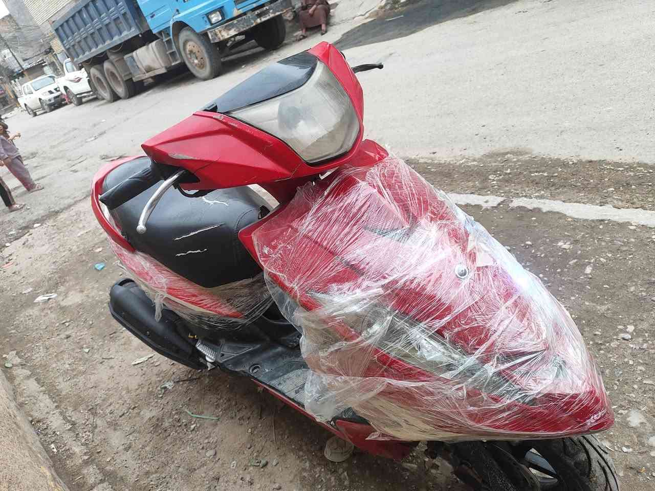 السلام عليكم دراجة لبيع جي تي ار نقص بس دبل امامي سعر 600 وبيها مجال مكاني بغداد  مدينة ***********
