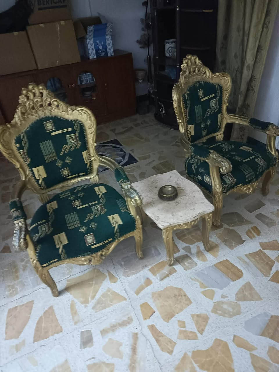 السلام عليكم الغراض كلها شلعه للبيع وتساب تعال ***********  انطي سعرك
