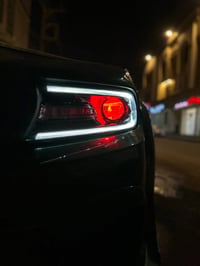 چالجر 2022 SXT السعر 23500 وبيها مجال اللون زيتوني مميز  رقمها شمالي و...