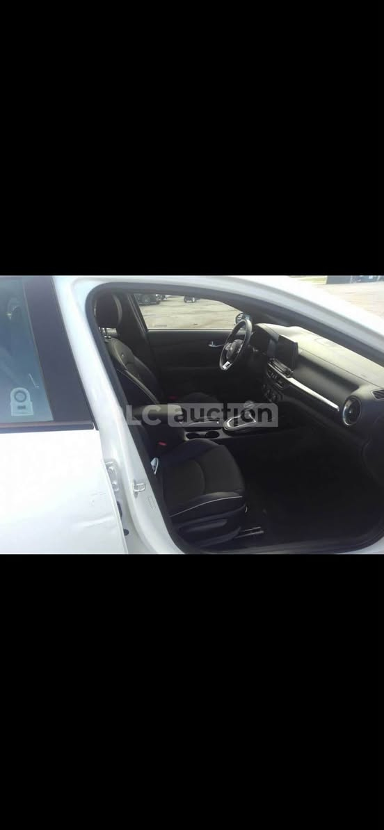 رقمي ‭ مرحبا 
للبيع فورتي موديل21
وارد امريكي حادثه مثل مموضح بلصور بس بنيد شويه بدون دواخل وبلعراق صاير بيه حادث صندوك سياره فول عده الفتحه 
جاهزه من كلش بيه منضومه غاز شادله  سعر 133مكانه بغداد الدورع رقمي رقمي ‭ ***********
