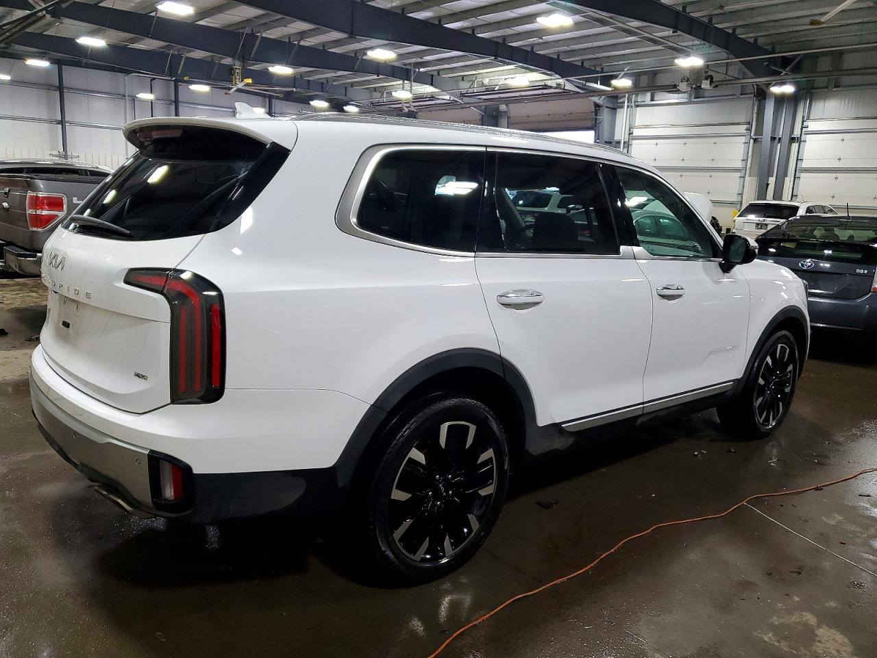 ***#مزاد***
2024 KIA TELLURIDE SX
تاريخ المزاد/3/2/2026   الساعة : 9:00 مساءاً
#الضرر:كما موضح في الصور
المسافة المقـطوعة /58,543 mi
حجم المحرك /3.8لتر       6 سلندر  
السعر/ حسب المزاد
مدة الوصول/شهرين الى ثلاثة اشهر حسب الولاية
#توضيح:-
يتم عرض السيارات المميزة في المزاد يومياً.
صور وتفاصيل واضحه للسيارات المعروضة.
🌐امكانية النقل الدولي الى مختلف الوجهات :
♦ام قصر
♦كردستان العراق 
♦الامارات 
♦الاردن 
♦️ميرسين  
👌خدمات اضافية :
🔧تصليح في دبي 
🛑فحص السيارة وكشف الاضرار السابقة ببرنامج كارفاكس قبل الشراء #مجاناً.
🔥#انظموا الينا ولا تفوتوا فرصة شراء السيارات من المزاد🔥 واهلا وسهلا بالجميع 🤝
تواصل معنا على الواتساب:
*********** مهندس حسين
*********** استاذ مرتضى
او الاتصال على:
*********** مهندس حسين 
*********** استاذ مرتضى
 #العنوان: الديوانية - قضاء عفك- مجاور كراج عفك
