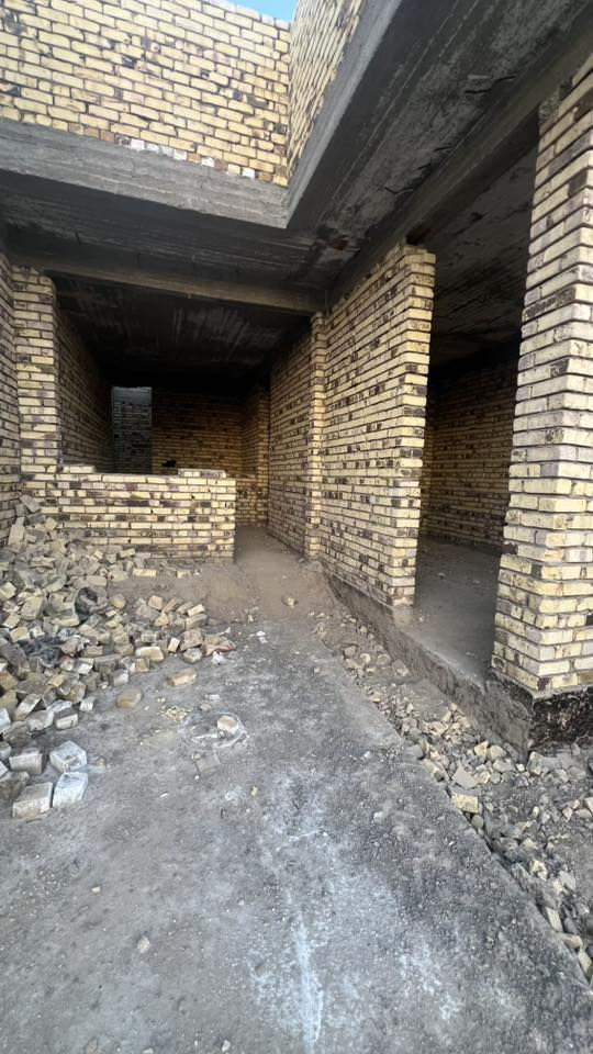 سلام عليكم 🚨🚨
بيت هيكل يتضمن مطبخين حار وبارد صاله استقبال مجمع صحي خارجي وداخلي غرفه نوم كبيره وحديقه صغيره  
مساحه ١٥٧م مساحه الهيكل الثاني ١٤٣م
منطقه البكرلي البوفارس خلف ملعب البكرلي موقع مييز للاستثمار  
بناء جديد خدمات كامله( تبليط ,ماء,كهرباء, مجاري ) نوعيه الطابوق المستخدمه جيد  
التوصل مراسله واتساب او اتصال بلرقم 
***********
