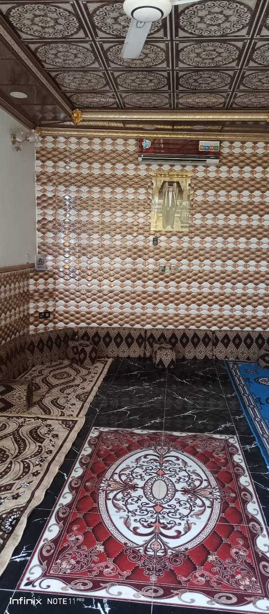 ياالله السلام عليكم بيت مساحة ٢٣٠ طابقين الأول طابوك والثاني ثرمستون صب مسلح ٤ غرف نوم صالتين كل صالة ٨ × ٧ البيت على الشارع العريض ٣٠ متر والشارع الرئيسي ٧٠ متر سايدين خدمات جديدة تبليط انارة شارع مدارس كهرباء ماتنكطع ابد مقرنص مجاري يبعد عن السوك الحسينية دقيقة العنوان بغداد المعامل الحسينية منطقة الكرامة السعر عند الاتصال بالرقم ***********
