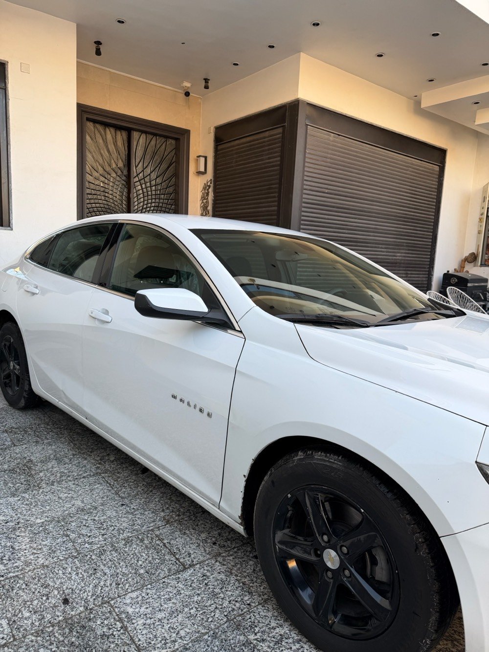 السلام عليكم شباب 
شيفروليت ماليبو ls موديل 2021 
لون ابيض 
رقم اربيل الجديد  شرط التحويل 
مواصفات السيارة
شاشة / كامرة / بصمة تشغيل وبصمة ابواب / تحكم ستيرن / جام اوتو / اوتو ستوب / حساس تاير / شاشة اعطال 
مواصفات عادية مال ماليبو 
حادث السيارة سرقة جاملغ امامي وبيها من امريكا جاملغ خلفي جهة السايق 
صور الحادث بالمنشور 
السيارة ماشية 45000mil وقابلة للزيادة 
بجم بلادي راديترات ومراوح كلة بلاديي  حادثها فقط السرقة انسة شي اسمة حماوة 

كاملة وجاهزة لاخر حباية مابيها نقص اي شي 
مكاني حي البنوك / شارع الكنيسة 

سعر السيارة 122 ورقة وبيها مجال كلش بسيط 
***********