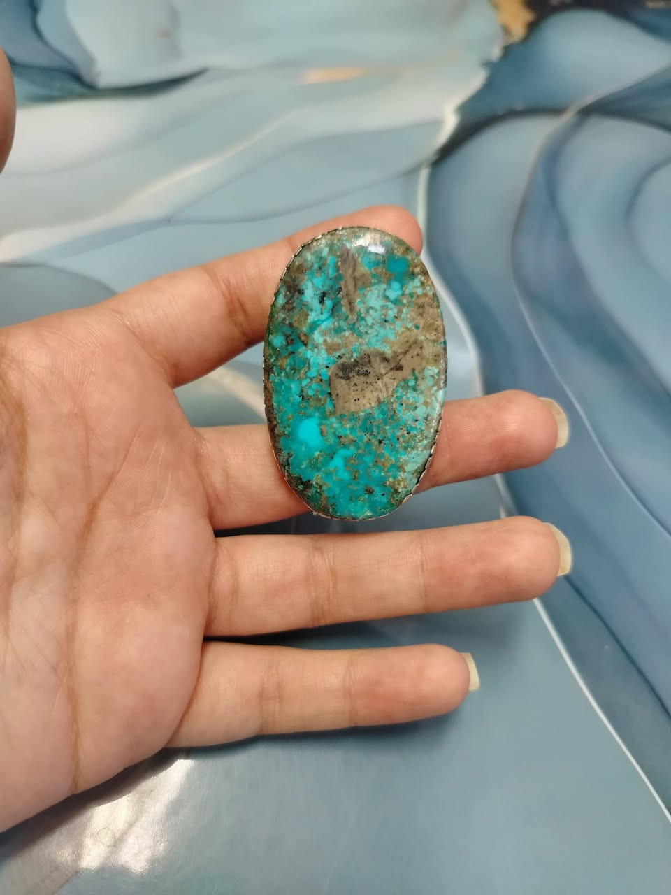 فيروز نيشابوري خشنه كلش 5 سنتيم
وصياغه يدويه ثقيله مبينه بالصوره
السعر 65 يتوفر توصيل
رجأ ماتطلع هاي القطعه الا رصيد اعتماد ينكطع من الحساب
حجز واتساب ***********
