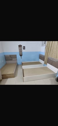 غرفة شبابية • ٣ أسرّة • خزانة ٤ أبواب
