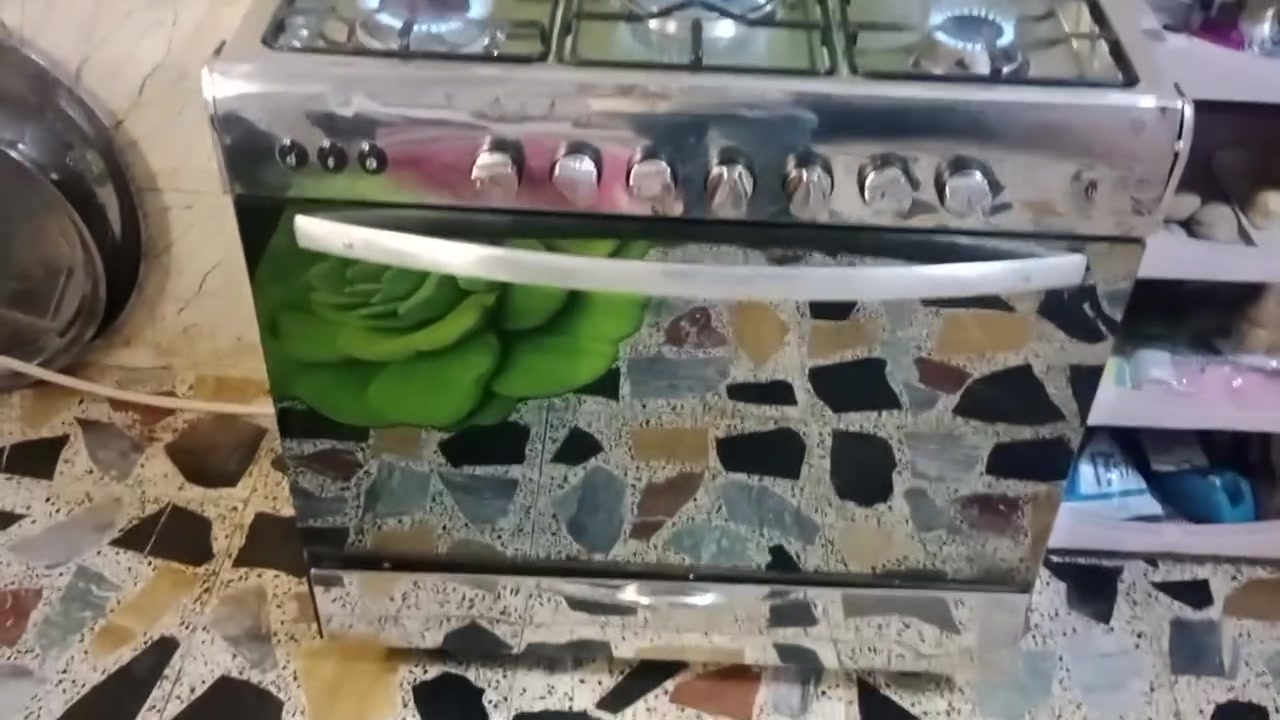 طباخ للبيع مكان الشعب السريدات 
***********
