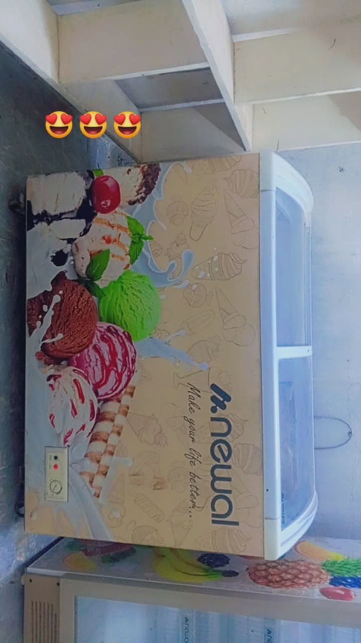 السلام عليكم غراض للبيع نضيفات كلش + رفوف خشب مصبوغات الباب جام عرضه 2500ارتفاع3 للاستفسار اتصال ***********
