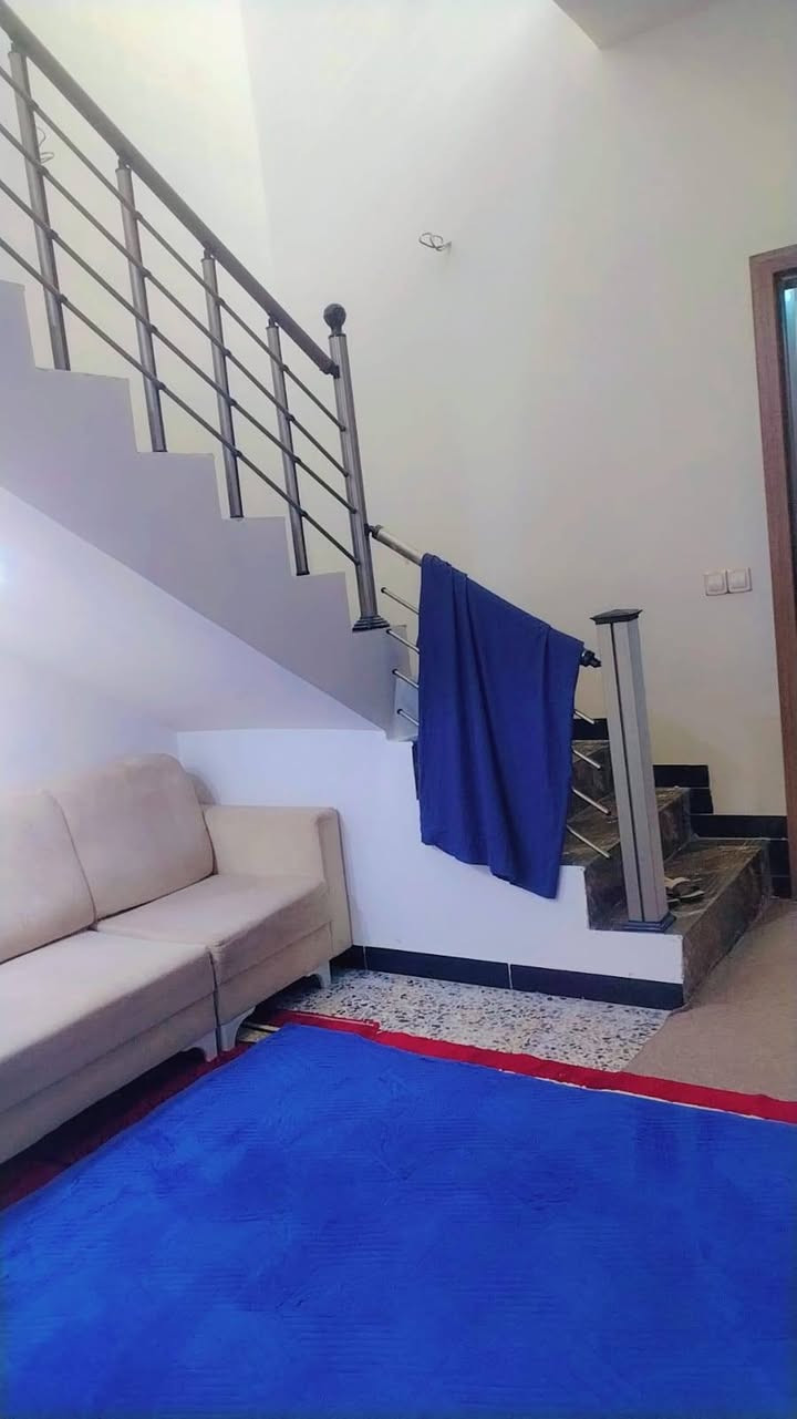 السلام عليكم
دار للبيع في المدائن حي التصنيع قرب مدرسه الرواد
بناء حديث ٢٠٢٦ قبل شهر تقريبا كمل الواجهة خدمات مو بيوت مربع ذهبي معروف بتصنيع غرفتين نوم صاله استقبال ٧ في ٤ مطبخ ٤ في ٣ مناور ٢ صحيات داخلي وخارجي فول مواصفات واجهه تشجير مو بيوت يعني واجهتك حديقه
***********
السعر ١٥٠ وبي مجال
