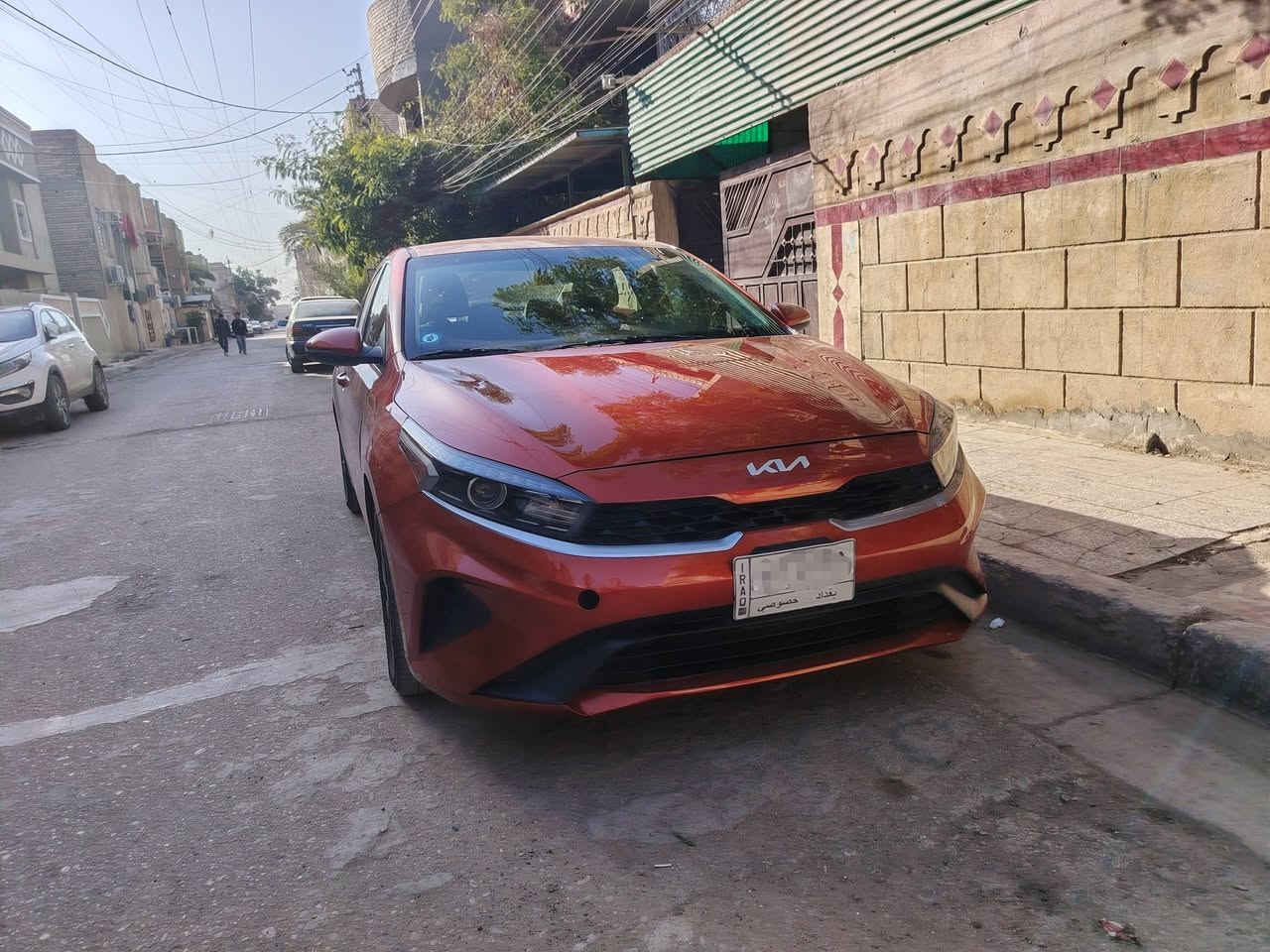 سلام عليكم كيا فورتي 23 حادث جدا بسيط. بدون شاصي ولغود. ..احنا مسوردينها ..لون مميز .ماشية قليل جدا 25الف ميل  وعلى ايدينا 
مواصفات بيسك. رادار وتحكمات وتحديد مسار مكينه 2000دوش   مكانها.   بغداد جكوك الكاظمية سعرها. 158 وبيها مجال بسيط 
رقم الهاتف ***********
