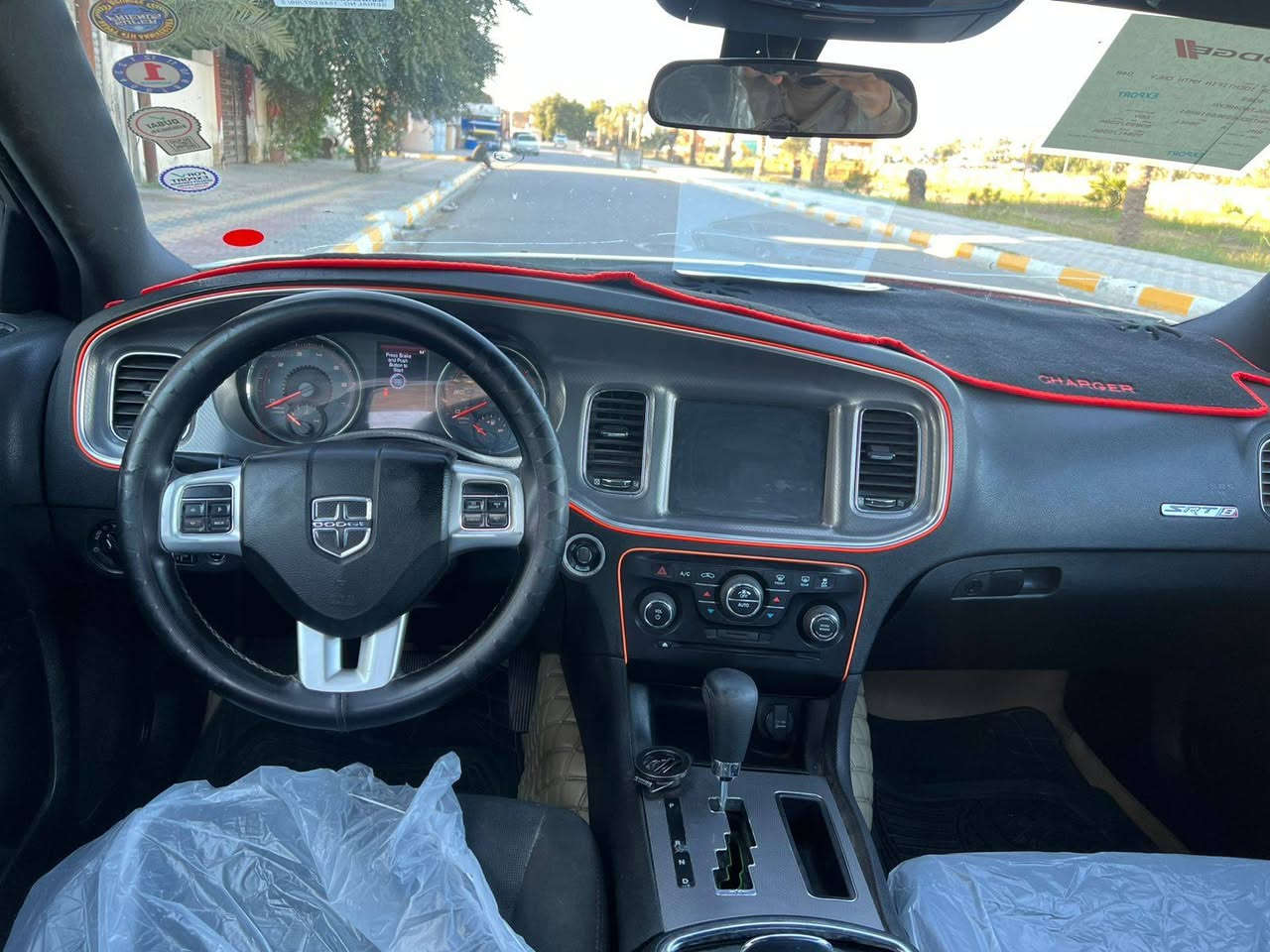 السلام عليكم جارجر موديل 2012 وارد امريكي بيها جاملغ امامي وبنيد وهنا بالعراق صار بيها باب السايق صبغ وباقي السياره مكفوله وجاهزه من تخم تاير من حداده امامي خلفي مكينه وكير 3600 مكفولات رقم بغداد دولي هزه وسنويه جديد التحويل مباشر مكان السياره بواسط سعر 127 رقم التليفون ***********
