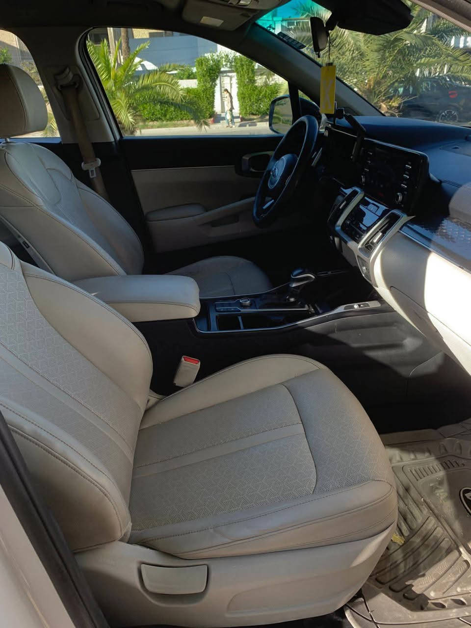 السلام عليكم
سياره سورنتو2021 لون ابيض فئه ال S

ماشيه 65 الف 
محرك 2500  شرط عل فحص 
سبعه راكب 

سياره جاهزه وخير من الله 

متصرف عليه لو الف 

رقم اربيل دولي 

فول مواصفات عدا الفتحه 

حادث جاملغ جه السكن 

ومبدل نفسه جاملغ وكاله ومصبوغ 

السعر 215 وبيه مجال 

العنوان بلد 

تلفون ***********

***********
