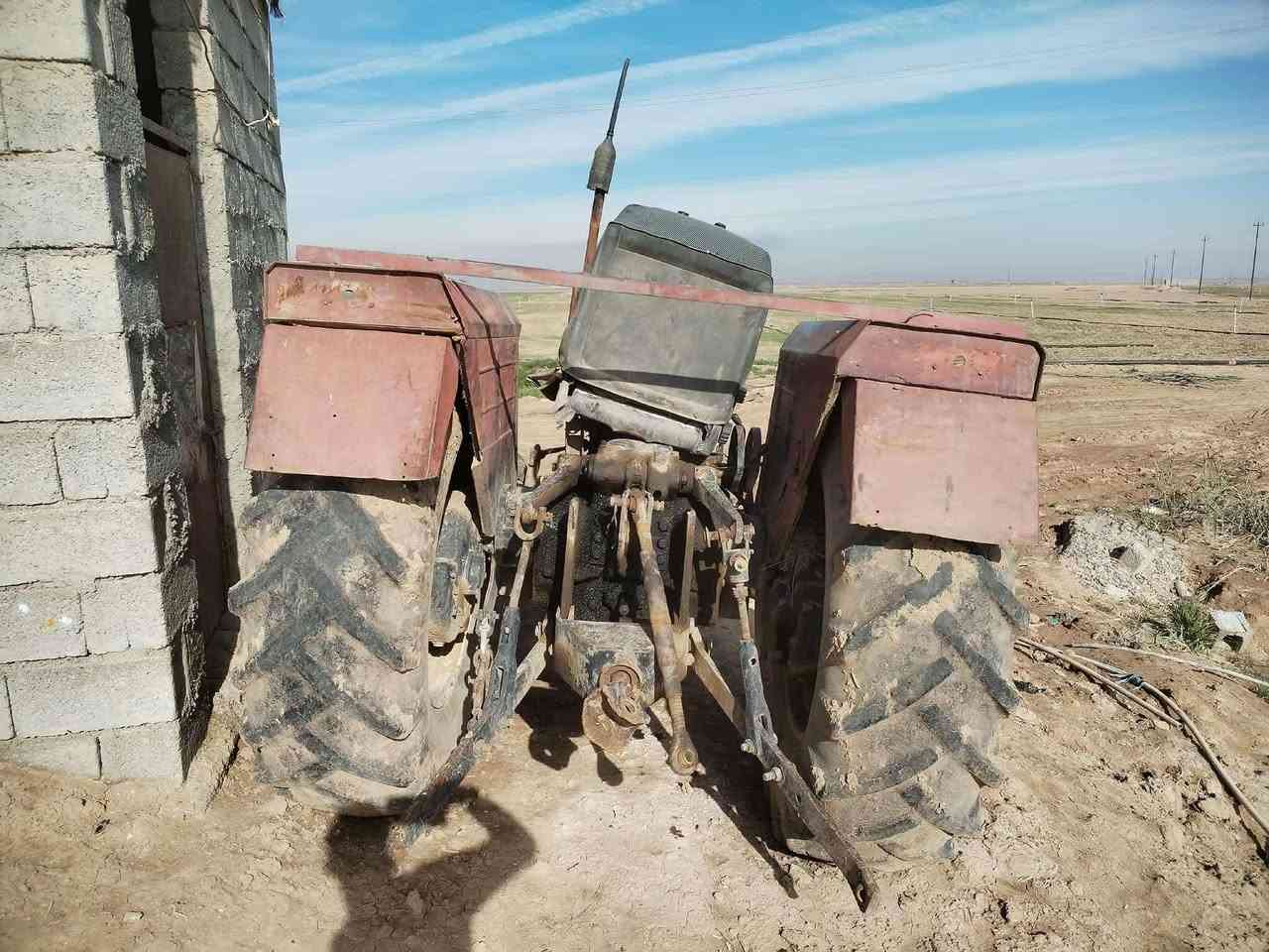 🚜 تركتر عنتر 71 للبيع  المكان قرية الحلوات السعر المطلوب عليه مليونين وربع 
#ملاحظه_شغال_نگره_سلف 
للأستفسار الاتصال ع الرقم ***********
