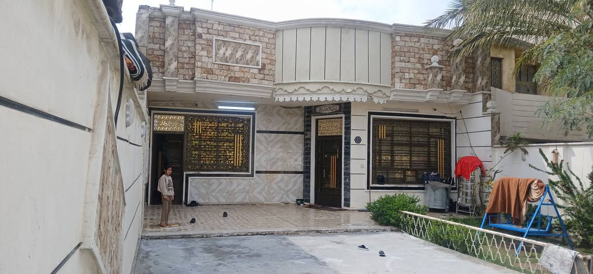 سلام عليكم بيت ابستان سامي علا شارع العام مساحة ٥٠٠ متر بنيان حديث 
قرب مطعم اوراس ***********
