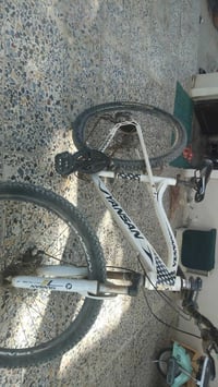 BMX جبلي • أبيض • الدورة البوعيثة