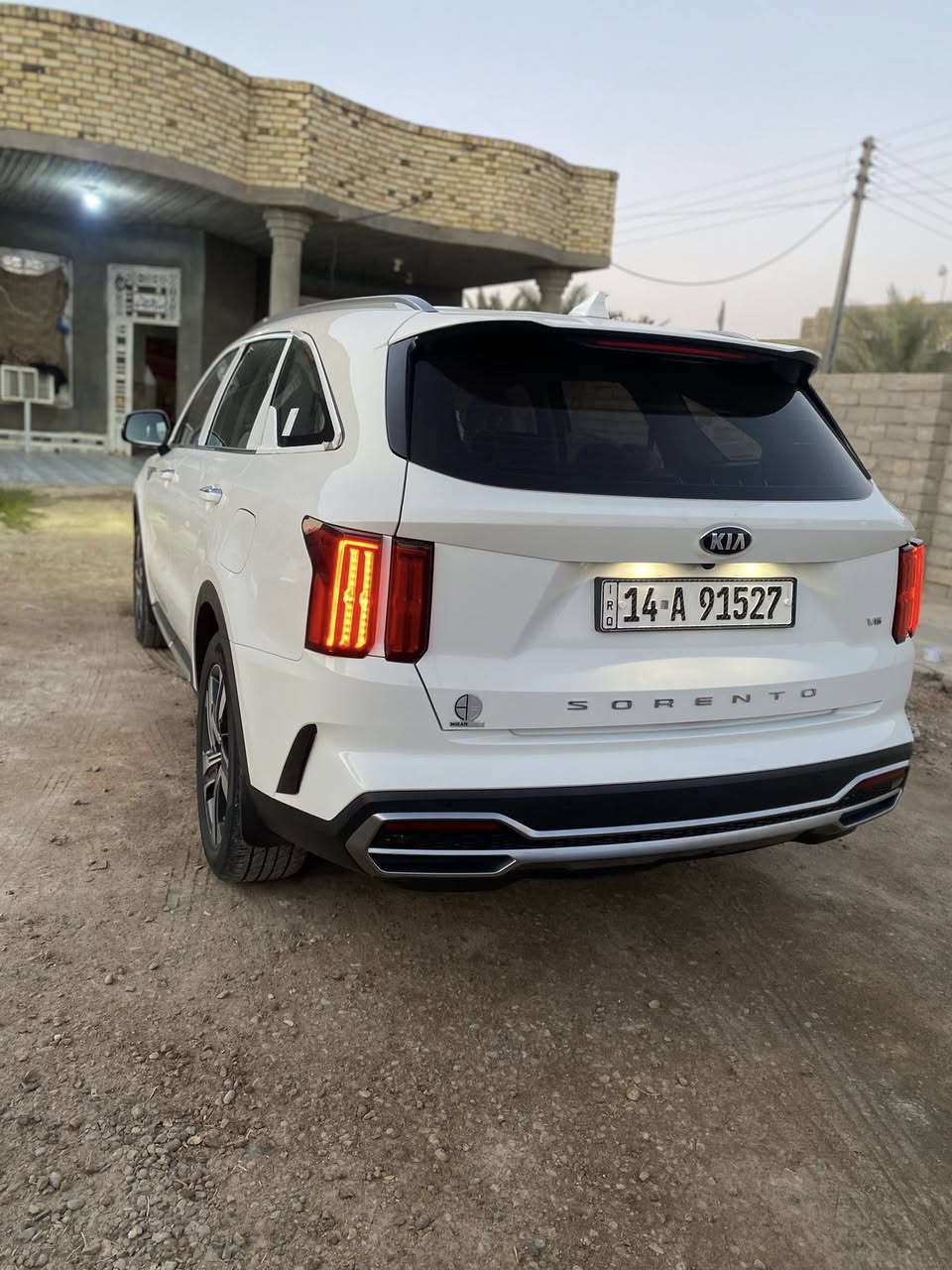 كيه سورنتو
موديل 21 
خليجي مكفوله كفاله عامه 
ماشيه 100
فول موصفات 
السعر 275وبيه مجال 
اني مكلف عل نشر 
العنوان البصره القرنه 
رقم راعي سياره 

+964 771 498 4426/‭٠٧٨٦ ٦٠٦ ٩٨٢٧‬
