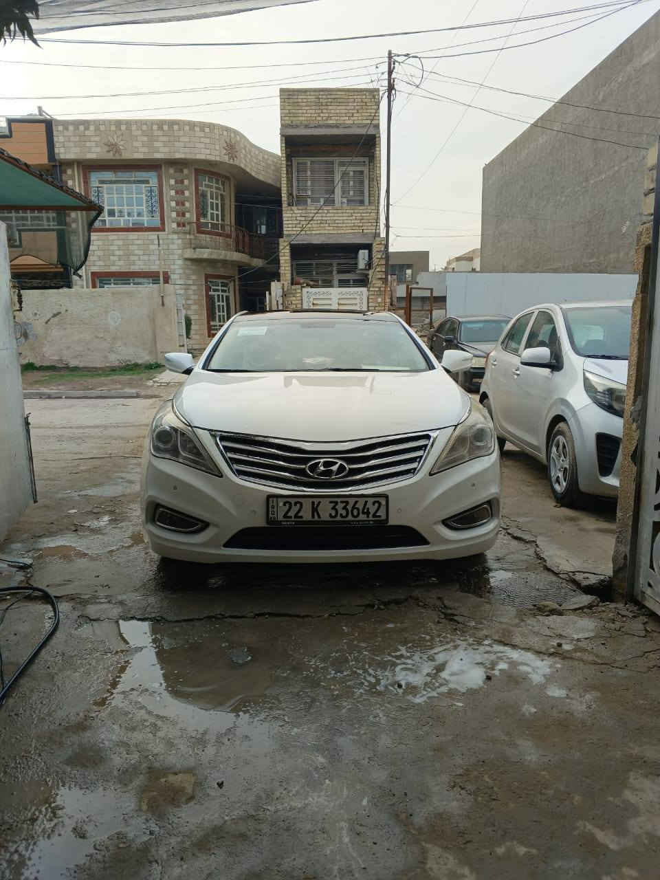 هونداي ازيرا ٢٠١٥ فول مواصفات خليجية ماشية ١١٤ الف فقط  و بيها صبغ جاملغ و باب خلفي اثر كردة باب يعني مو حادث و بيها بارد يمكن شبر *********** بغداد, العراق
