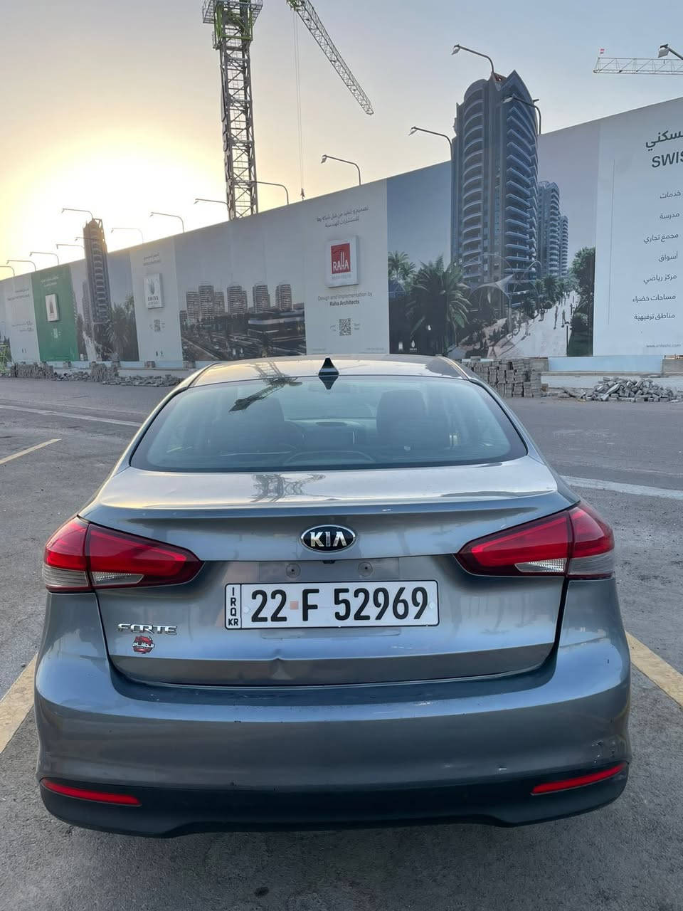 كيا فورتي 2017 للبيع
رقم اربيل الجديد هزه جديدة 
تحويل او وكالة موجود
محرك 2000 دوش وكير AT
شاشة جبيرة ( بلادية ) ابل كار بلي
كامرة خلفية
تدفئة كشنات
كروس تثبيت سرعة
مود درايڤ 3 انظمة قيادة (نورمال سبورت ايكو)
وباقي المواصفات المعروفة
الصدر ادامة كامله ( جديد ) وتخم تاير ( جديد )
السيارة مكفولة عدا ضررها 
بنيد ومبدل بلاد بدون ايرباك بدون شواصي بدون لغد
مكان السيارة: بغداد-الكرخ
للتواصل: ***********
