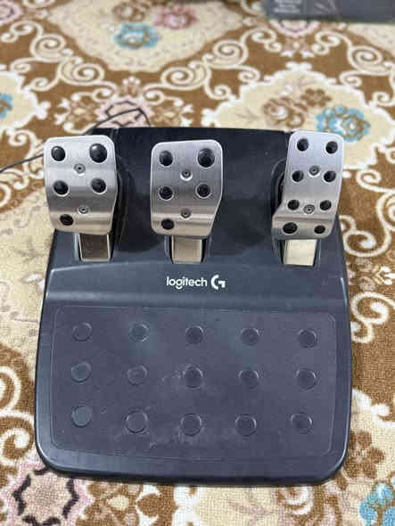 سلام عليكم أعاده نشر 
دركسون لوجتك g920  (عاطل) كامل محلقاته و محولات ثنين + جوستكات بلي فور أصليات وحده شغاله و الثاني الباتري ميت + بطاريات يوبي أس جدد انتاج 2025/8 
تريده كامل 130 تريد بس دركسون 100 
أسعار ثابته مكاني نجف كوفة توصيل غير متوفر 
***********
