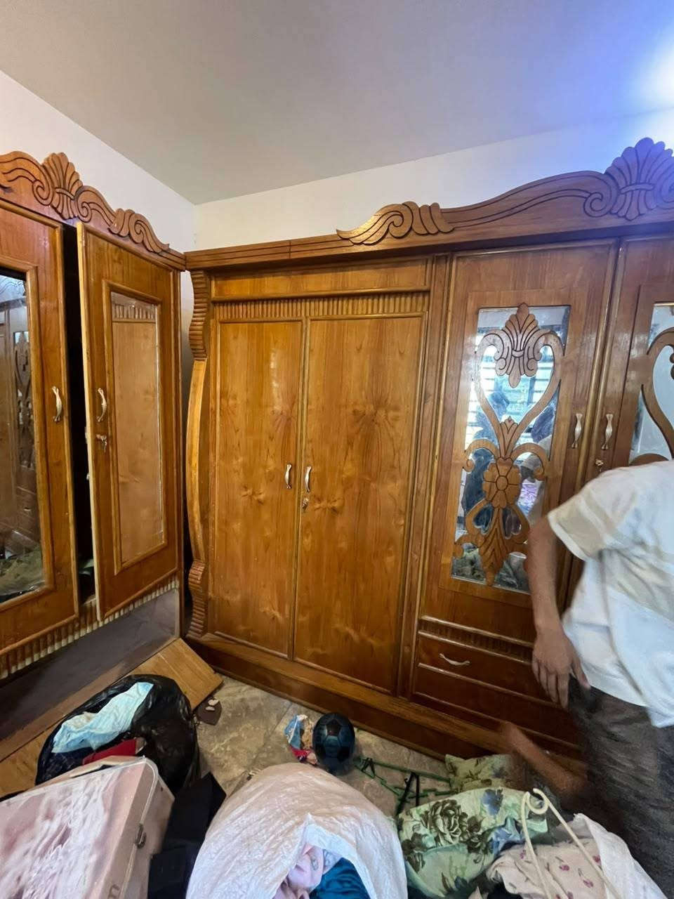 السلام عليكم غرفه نجاره صاج عراقي نضيفه موديل حديث مستخدمه شهر  ***********
