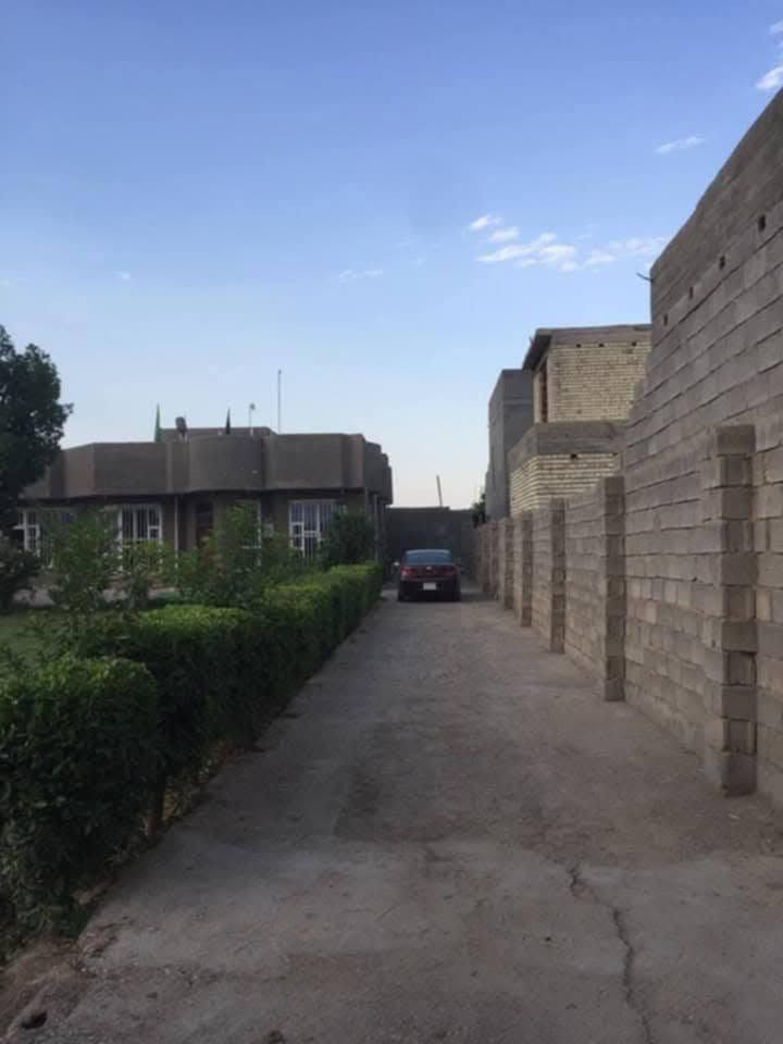 سلام عليكم بيت للبيع
مساحه ٢٠ ×٦٠ متر وجه ع شارع وجه ٢٠
بناء ٣٠٠م طابوك ٢٠١٤
الباقي حديقه 
طابو زراعي عقد ٢٥  ومقدم ع تطويب

للاستفسار الاتصال على الرقم
***********
