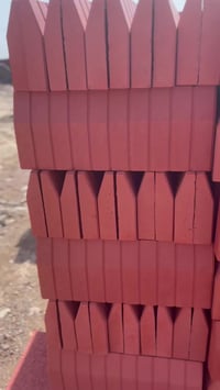 رصيف عالي • ٥٠سم×٢٠سم • دلي عباس