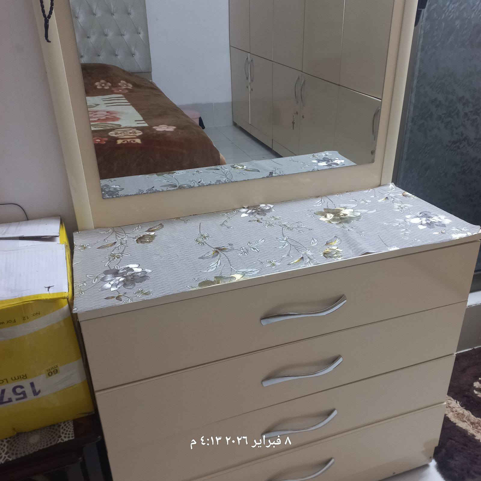 غرفه نوم للبيع السعر ٤٠٠ الف بيه مجال ع الرقم ***********
