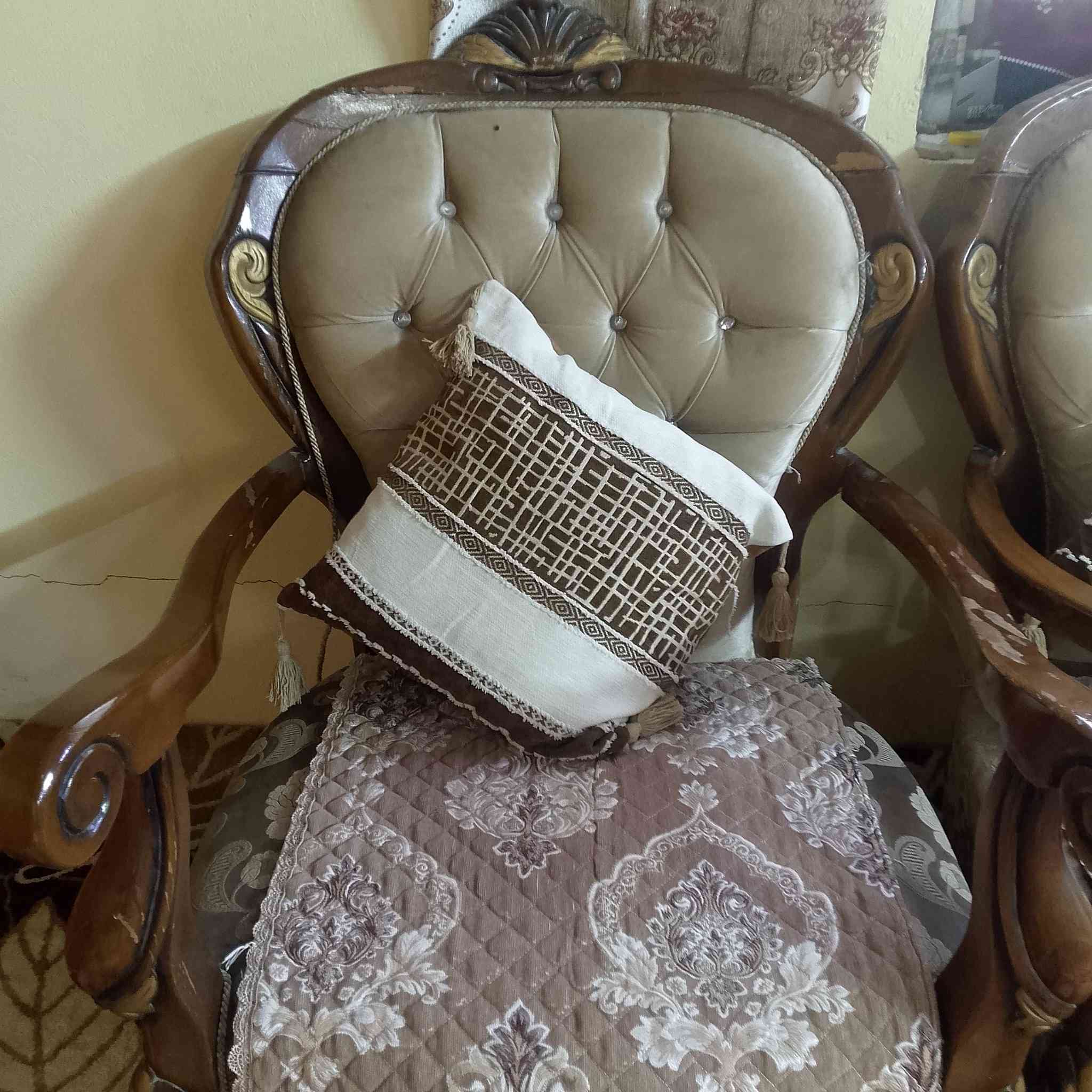 السلام عليكم من رخصه الادمن
تخم منزل للبيع  ابو التاج 2قطع كبار و4قطع  مع 5كوشات مع جراجف كامل مابي اي نقص العنوان شهداء العبيدي الثانيه للتواصل 
***********
غير متواجد عل فيس 
يوجد واتساب
