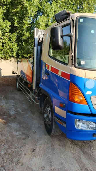 للبيع سياره جديده وجاهزه الطول 6وربع محرك سوبر ***********
