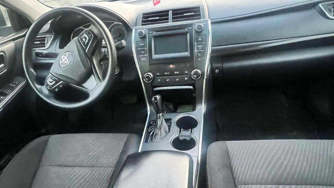 السلام عليكم
للبيع كامري 2017 LE وارد امريكي

ماشيه 160كم

الضرر جاملغ خلفي وباب

للاستفسار الاتصال ***********
