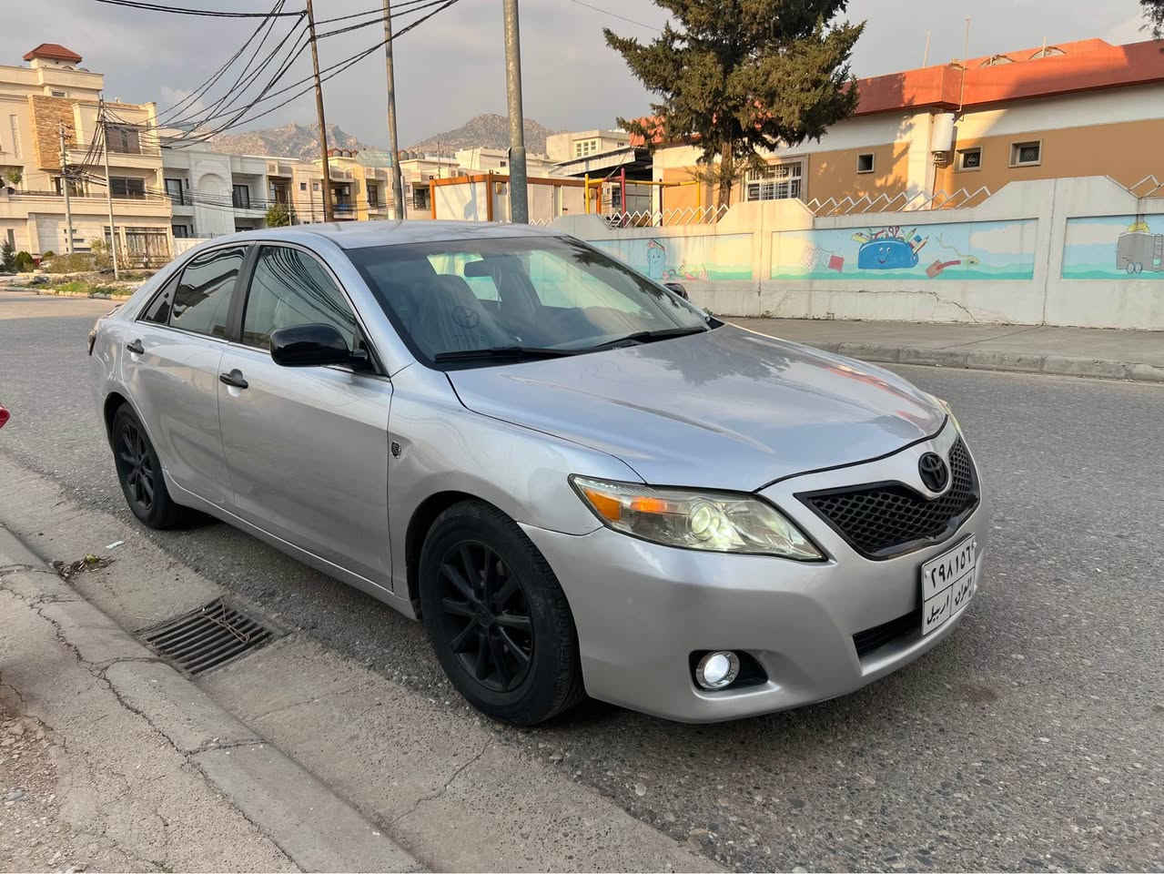 للبيع نقداً… كامري موديل ٢٠١١… كير اوتو… محرك ٤ سلندر…. البنيد وباب السايق صبغ وهلال خلفي… السيارة جاهزة ومابيهه ولا نقص…. المكان دهوك… السعر ١٠٧ ومجال بسيط…. للاستفسار 
***********
*********** دهوك, العراق
