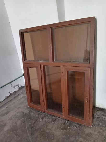 بوب وشبابيك للبيع مكان ديالى اتصل ***********
