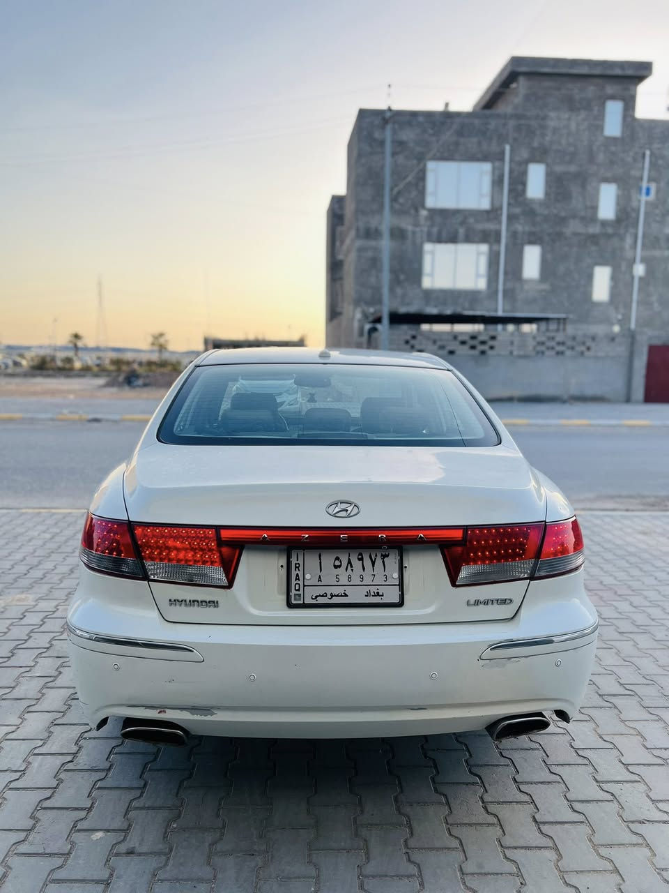 سلام عليكم…اعتذر عن الاقساط والوعدة…
للبيع بسعر مناسب جداً 85…
هونداي ازيرا 2007محدثة2011 وارد امريكي لون ابيض رقم بغداد الماني مشروع وطني هزة جديدة شرط التحويل والغرامات…
سيارة خير من الله حيل حلوة واحلى من الصور فول مواصفات 1/1 سلايت طكتين 
داخل لونين 
لد بالايت 
كشانة كهرباء 
كشانة جلد 
ويل كب وباقي المواصفات معروفة…
سيارة بيها طخة بالجاملغ الخلفي بدون قطرة داخل وبيها 4 قطع رش اثر جراد شرط بدون معجون وضربة…
محرك 3300 مامفتوح شرط
كير مامفتوح شرط 
صدر جديد طخم تاير جديد تبريد ثلج جاهزة مجهزة ماتحتاج اي مصرف…
السعر 85 وبيها مجال للشراي 
مكاني صلاح الدين تكريت 
للاستفسار ***********
