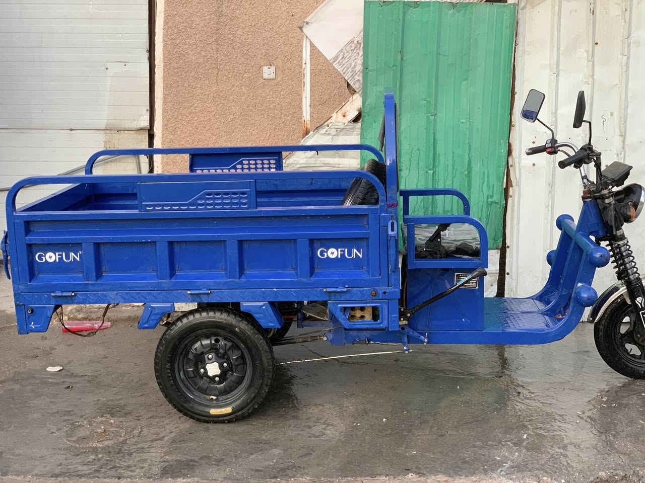 ستوته شحن للبيع مانقصه شي باتريات نضاف حجم وصط كله شغله أضويه اشاير مكان بغداد طالبيه رقم*********** سعر مليون
