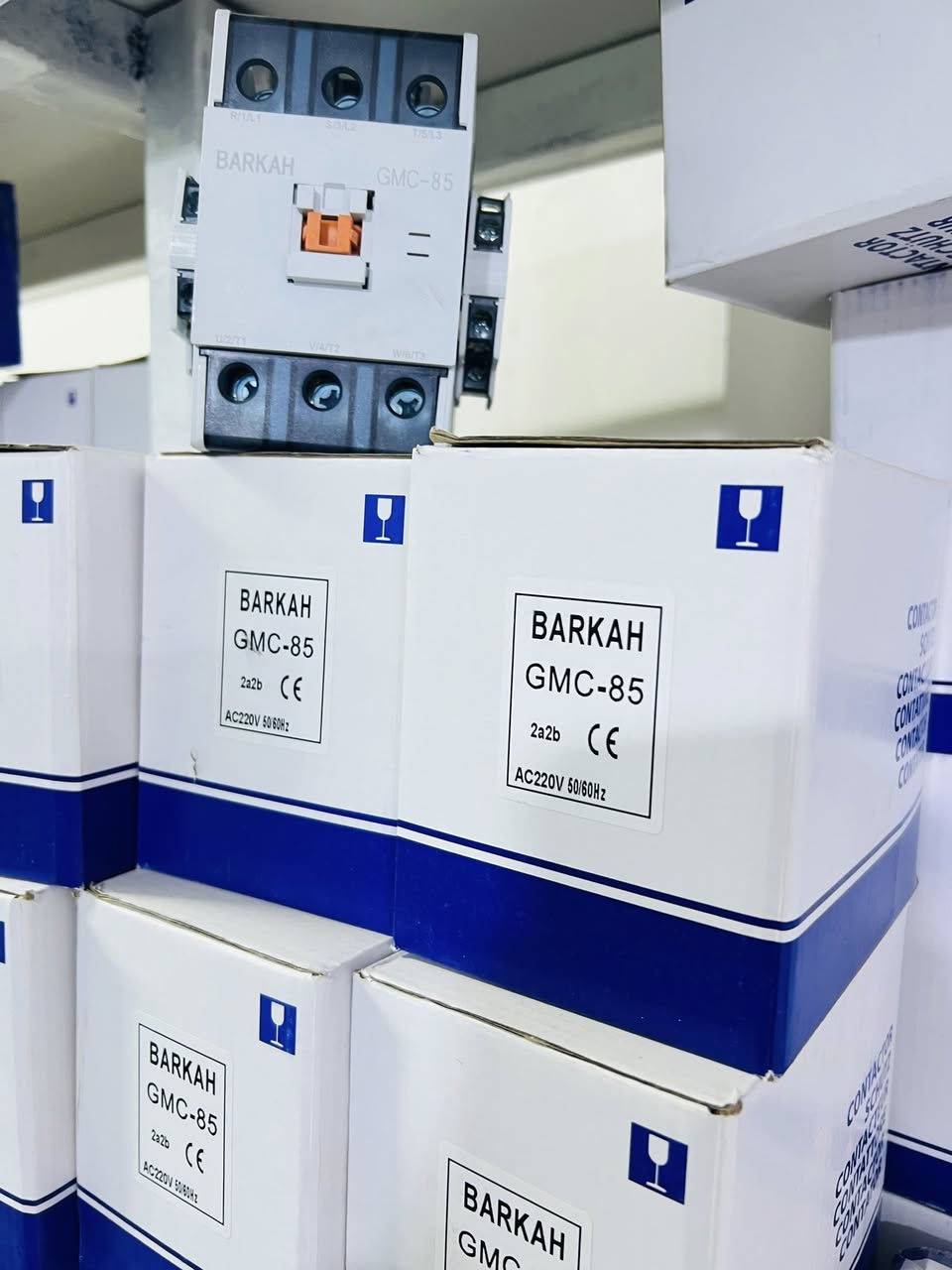 سلام عليكم ورحمة الله وبركاته يتوفر لدينا كونتكترات وقواطع LS بجيمع الامبيريه بسعر مناسب الاستفسار *********** بغداد شورجه عكد النصاره شركة الابداع
