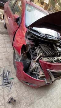 نيسان صني • حادث • رفرف