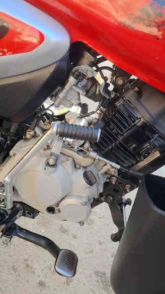 سلام وعليكم بوكسر 2021للبيع مفتوحه المكينه ماعرف شنو مبدل بيه صوت جكجكه بلمكينه قليل نقصه كلجات دراجه نضيفه وحلوه بس كلجاته تعبانه كلش اوراق كامله شرط ترقيم دراجه نضيفه شوف عينك سعر 1400 بيهه مجال حك جيه لا نخابرني وتكلي شكد بيه مجال تعال كلبه وخذه متواجد وتساب ***********
