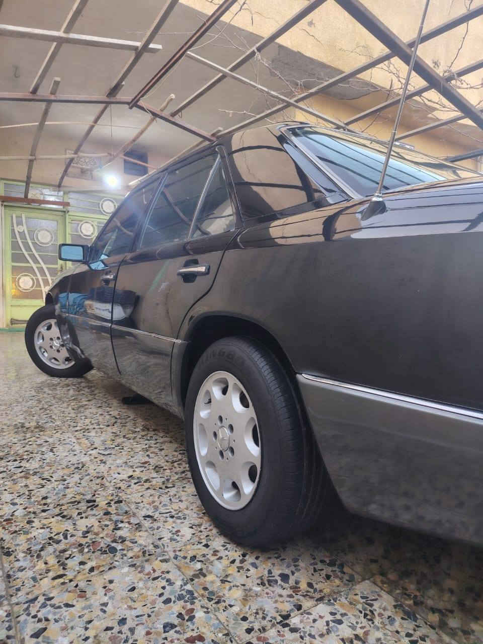 سلام عليكم مارسدس دب.... 
حجم 300E  محرك وكير محور ففتي جدد تبريد شغال ثلج رقم انبار انكليزي هزه جديده تحويل مباشر  حداديه جديده الخلفي والامامي تراي ونعومه تخبل تخم تاير جديد كهربائيات شغاله جام كهربائي شغال سنتر لوك شغال داخل جديد مخمل  سياره مصبوغه جماليه بدون ظربه ولاخياس  قواعد بلاديه  سباره جاهزه مابيه نقص السعر  58 وبيه مجال قليل مكاني كربلاء للاتصال ***********
