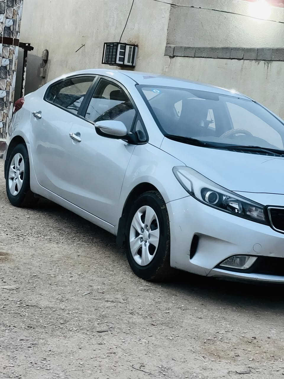 سلام عليكم  سياره سيراتو موديل 2017وارد خليجي  مكفوله كفاله عامه ماعدى  ضربه بل باب لخلفي مرجعه عل بارد ولباقي كفاله مواصفات معروفه بلاجكتور +اشاير بل مري+مانع انزلاق   ماشيه 116 سنويه  لل2030 للستفسار اتصال ***********
