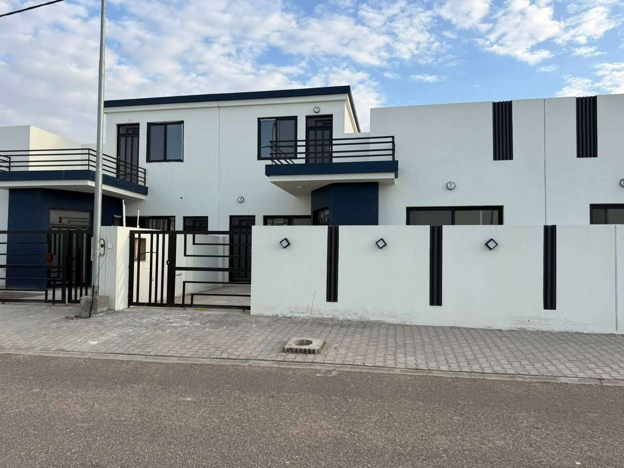 دار للبيع في مجمع النخيل السكني
مساحة 200م طابقين ثلاث غرف نوم
جاهز للسكن مرحلة ثانية
الواصل 57مليون باقي100 على مصرف ززائد تطلوعه
للأستفسار
***********
@الجميع مكتب القلعة للعقار القلعه للعقار @إشارة عباس حيدر علي
