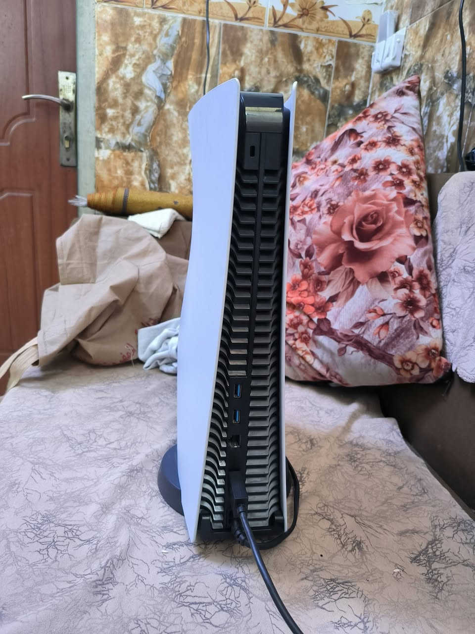 السلام عليكم
Ps5 fat 
للبيع او المراوي مع لابتوب كيمنك حتة لو انطي فرق 
الجهاز مكفول من كلشي ما مفتوح  ما اعرف الريجن مالته صراحة 
مكاني بغداد 
***********
